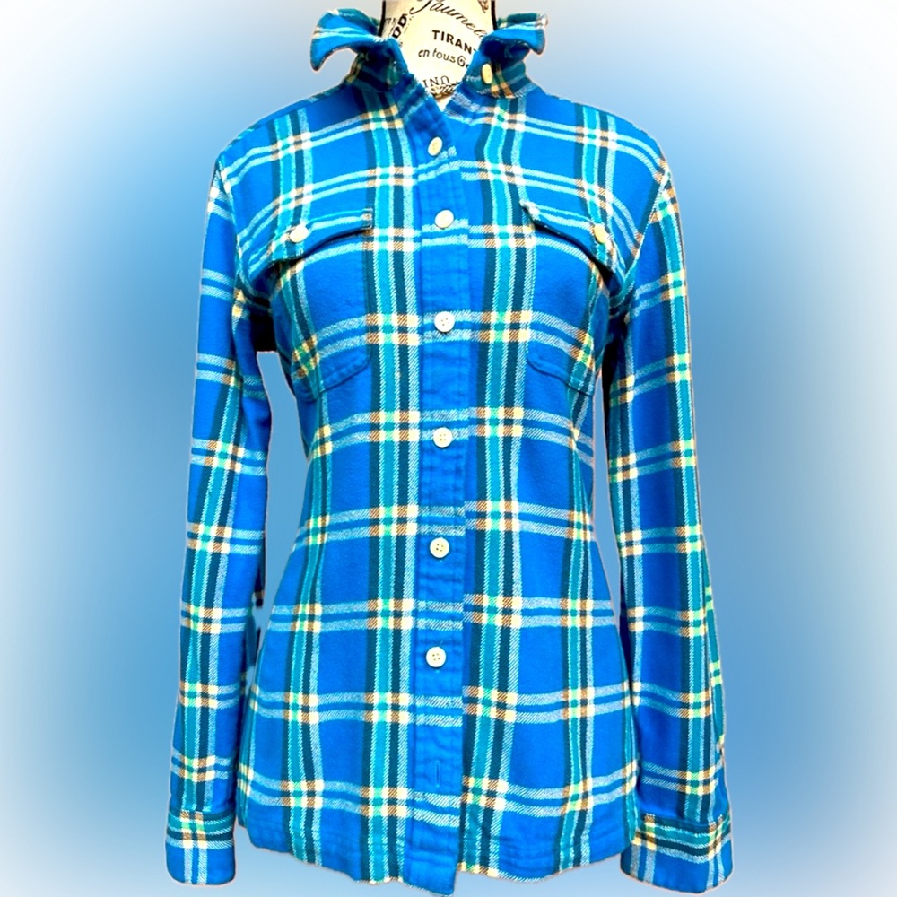 New, size 4 women’s Patagonia flannel shirt